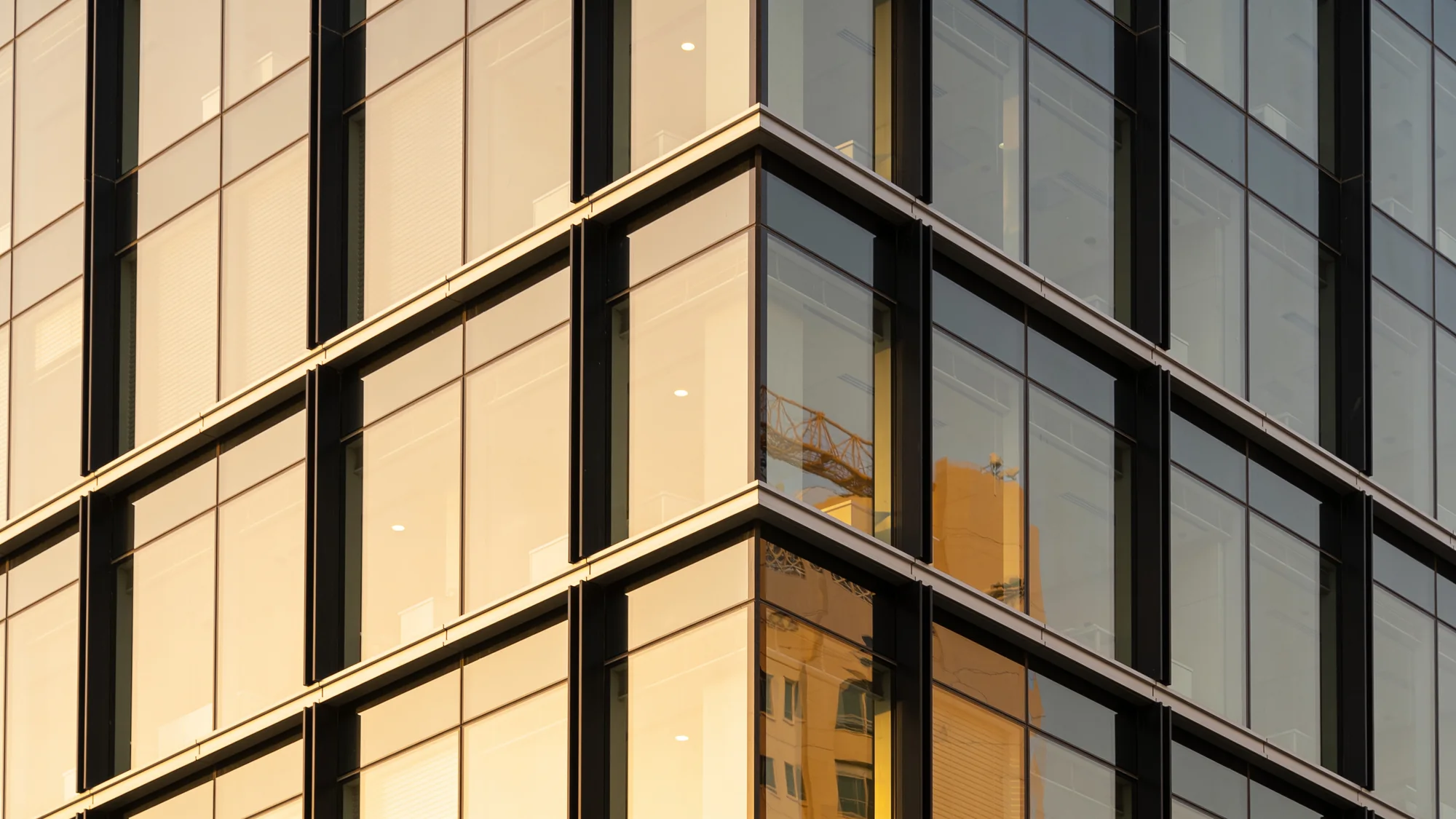 Unitised aluminium curtain wall meeting at a building corner in low sun